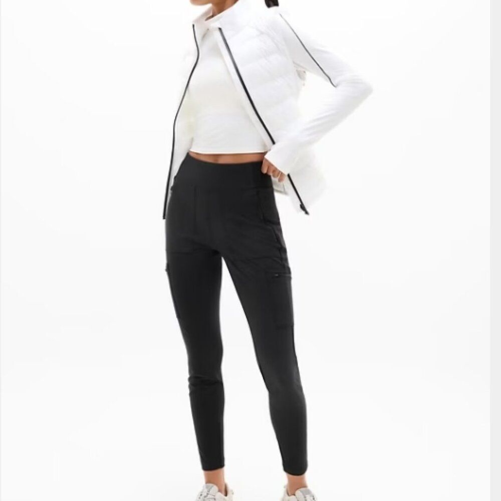 Like New! Athleta Headlands Hybrid High Rise Cargo Leggings in Size 4/P